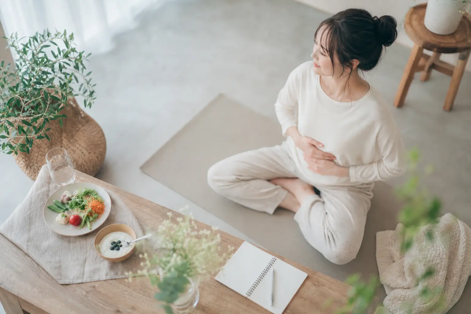 お腹が張ったときの対処法と予防の生活習慣
